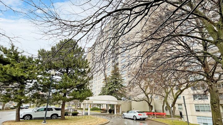 Property Photo:  5 Parkway Forest Drive 409  ON M2J 1L2 