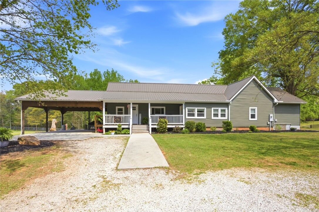 Property Photo:  199 Williams Farm Road  SC 29693 