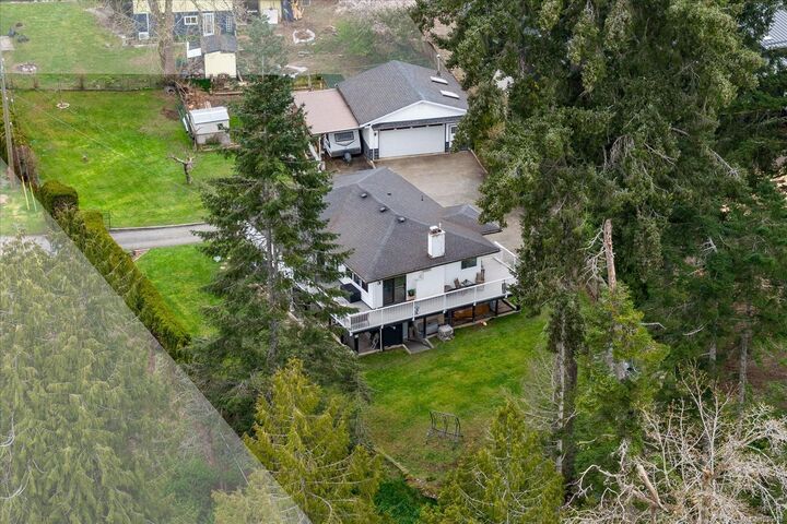 Photo de la propriété:  1694 Gerrand Rd  BC V9X 1L4 