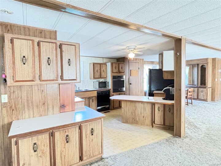 Property Photo: 419 Golden Hinde Pl BC V0P 1G0