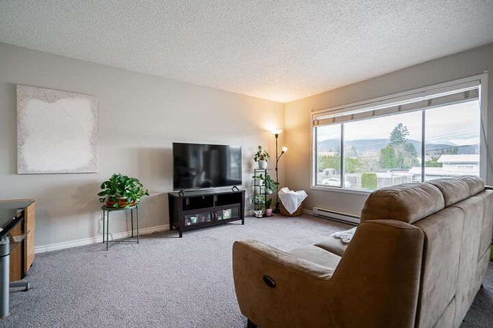 Property Photo:  46260 Harford Street 6  BC V2P 2W3 