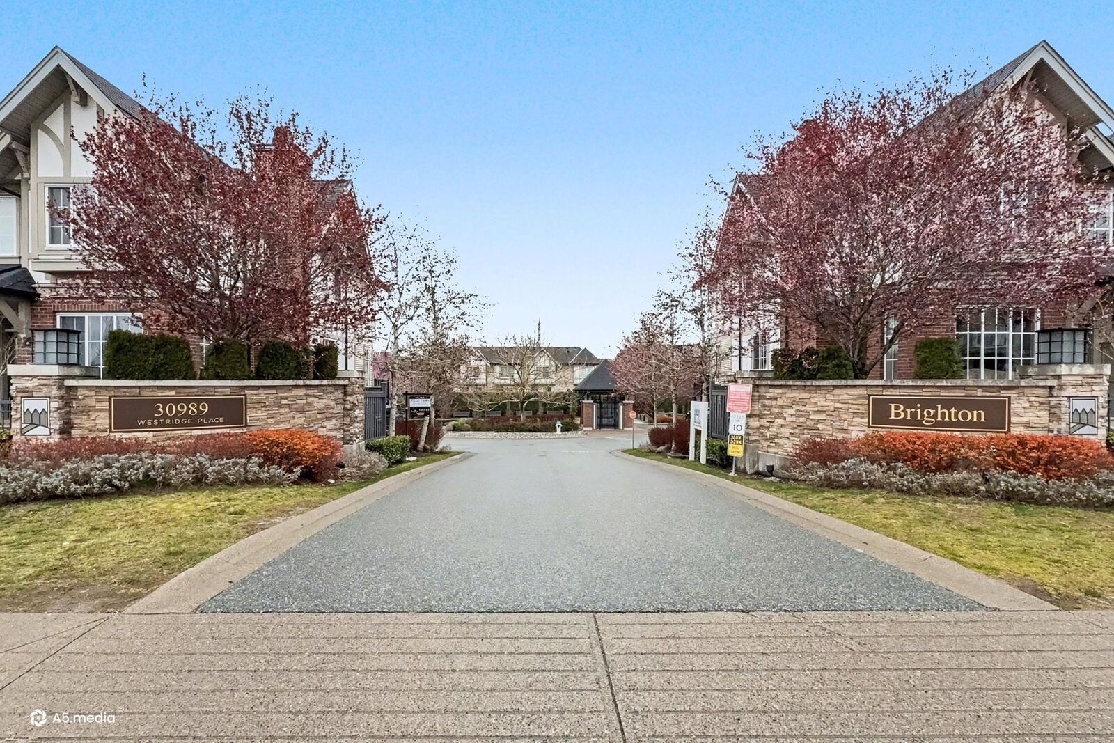 Property Photo: 30989 Westridge Place 109 BC V2T 0E7