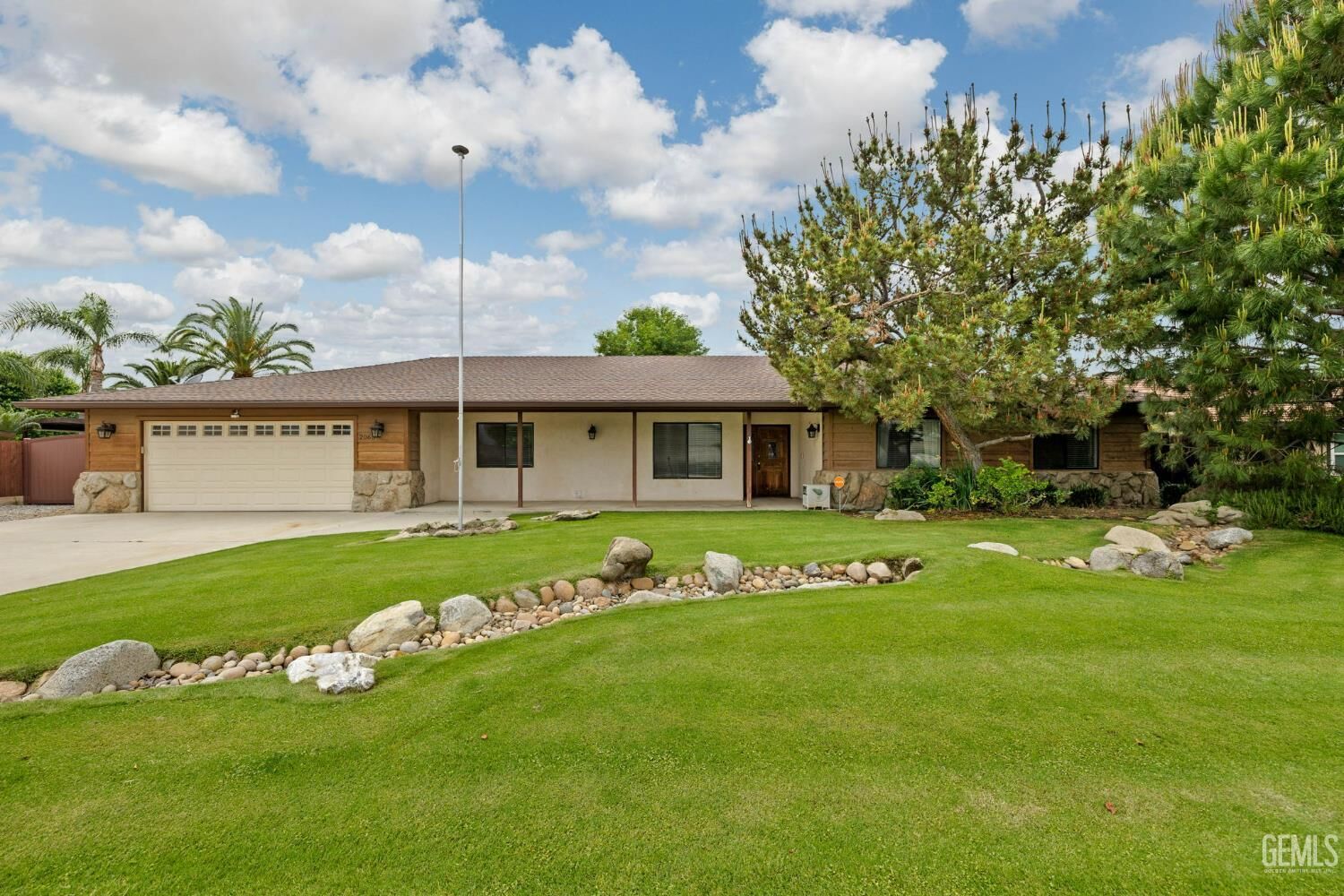 Property Photo:  2065 Jenkins Road  CA 93314 