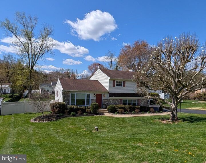 Property Photo: 194 Fairhill PA 18966