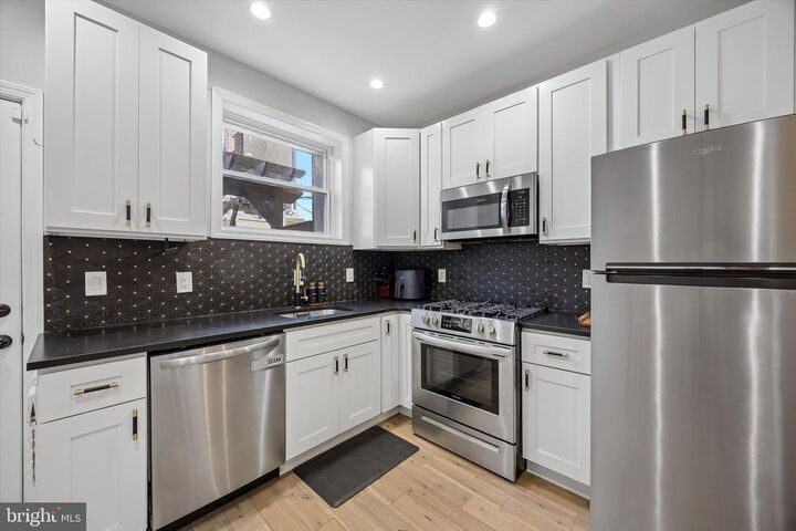 Property Photo:  531 Queen Street  PA 19147 