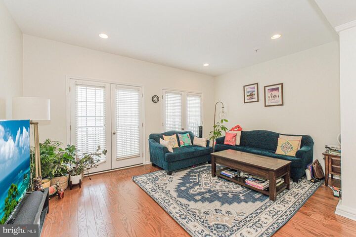 Property Photo:  42 Creekside Court  NJ 07094 