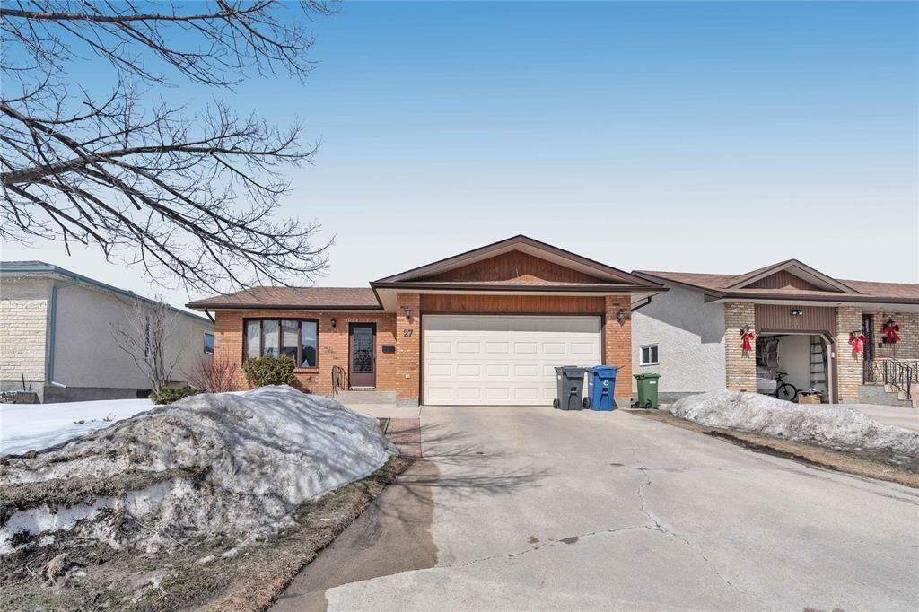 Property Photo:  27 Elm Grove Drive  MB R2R 2G2 