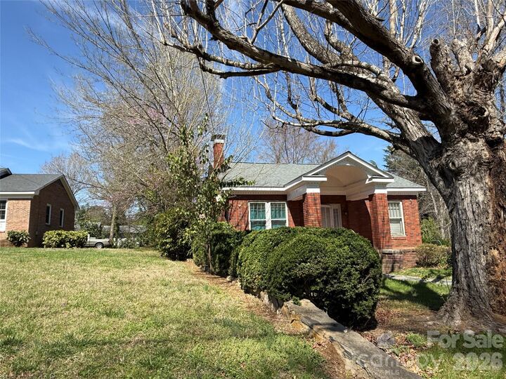 Property Photo:  1011 E Main Street  NC 28001 