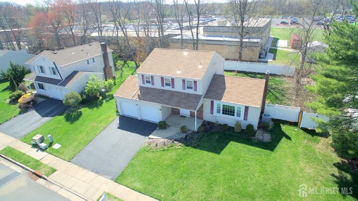 Property Photo:  9 Stratford Circle  NJ 08820 