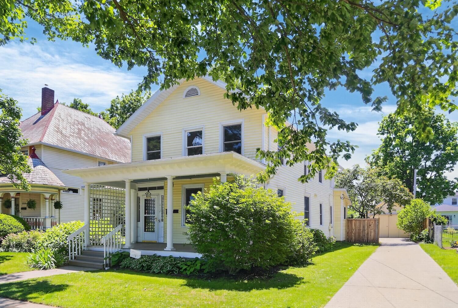 Property Photo: 612 E High Street OH 43050