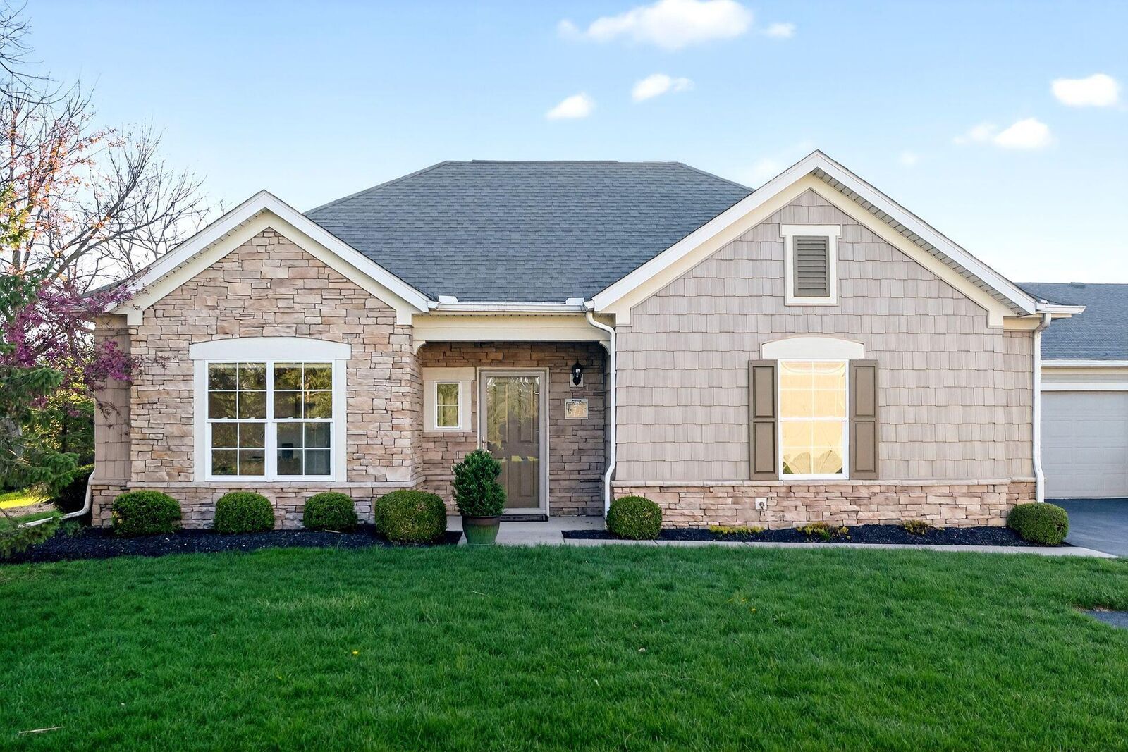 Property Photo:  5723 Timber Top Drive  OH 43026 