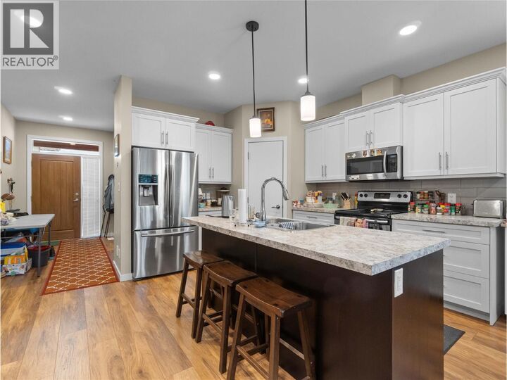 Property Photo: 1611 10 Street Southwest 28 BC V1E 0C8