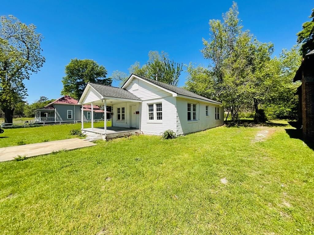 Property Photo:  110 West 5th Ave  GA 31015 