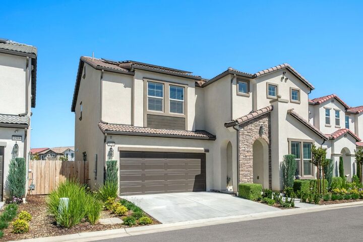 Property Photo: 1530 E Via Lupino Drive CA 93730