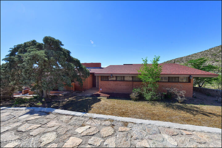 Property Photo: 2400 Savannah Avenue TX 79930