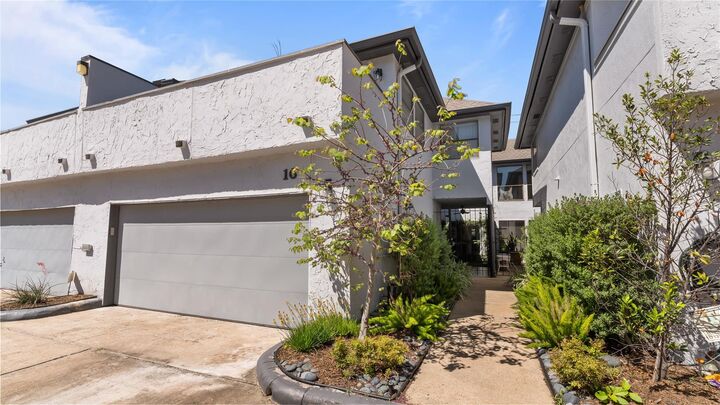 Property Photo:  1914 Augusta Drive 16  TX 77057 