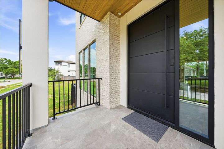 Property Photo: 5011 Glenmeadow Drive TX 77096