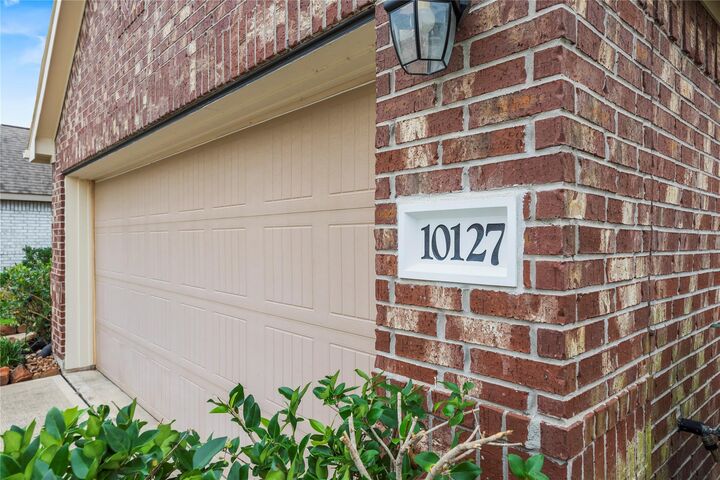 Property Photo:  10127 Lilac Croft Lane  TX 77406 
