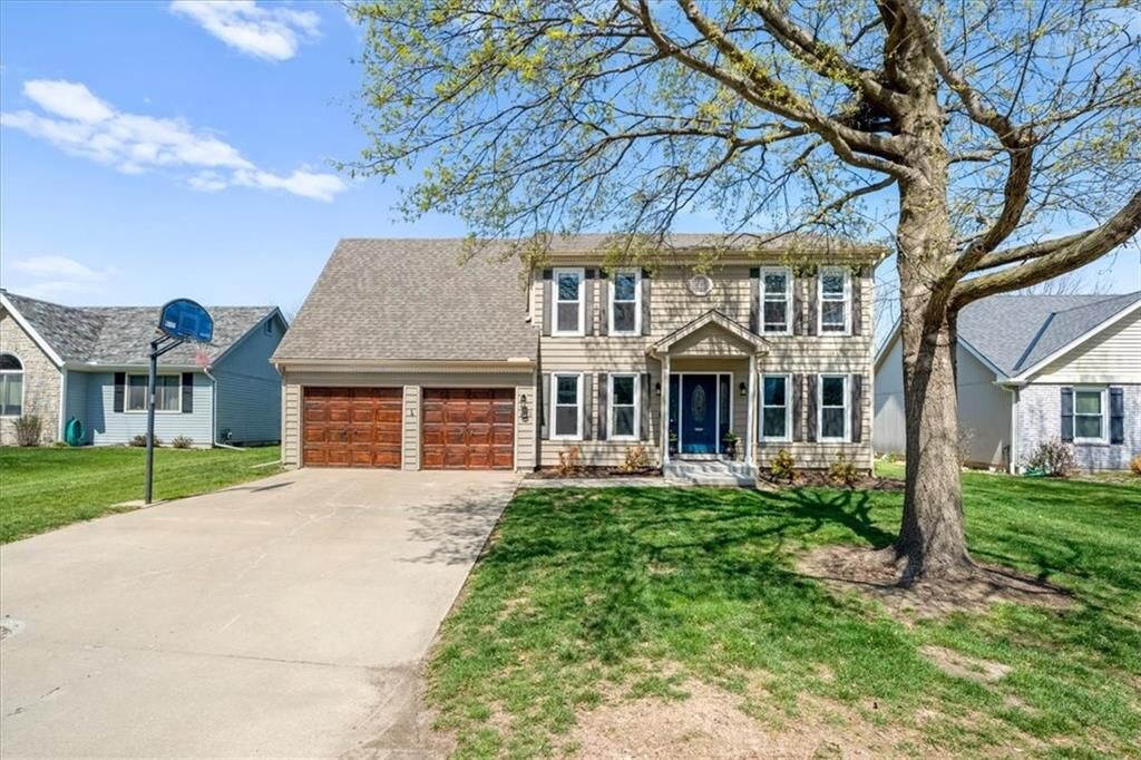 Property Photo:  1222 E Butterfield Place  KS 66062 