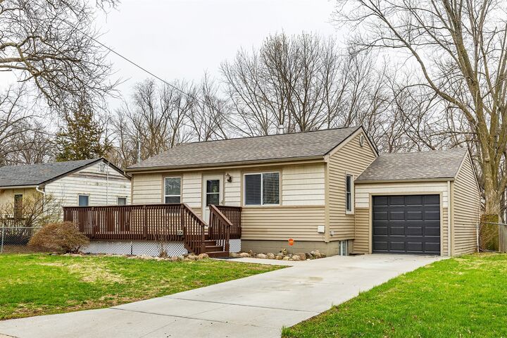 Property Photo:  1204 Johnson Street  IA 50315 