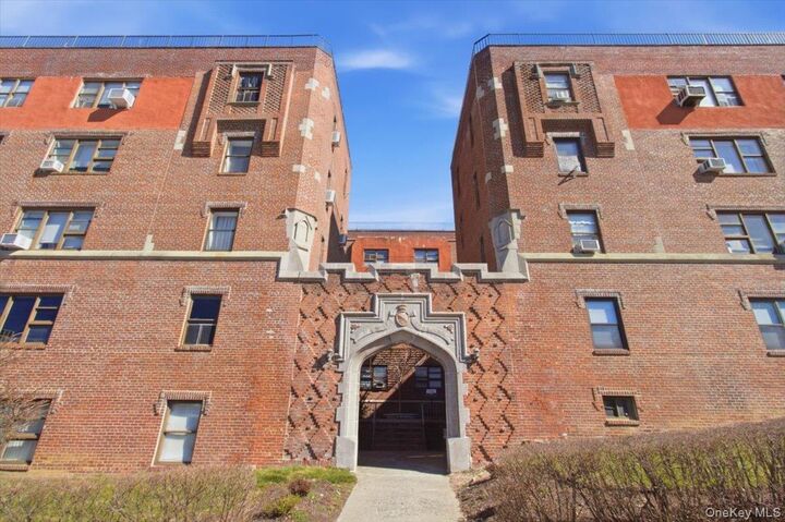 Property Photo:  37 Summit Avenue 3A  NY 10573 