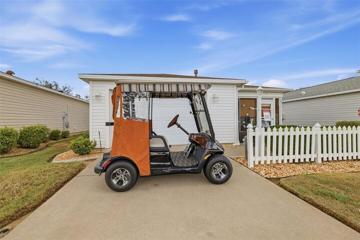 Property Photo: 1639 Allendale Place FL 32162