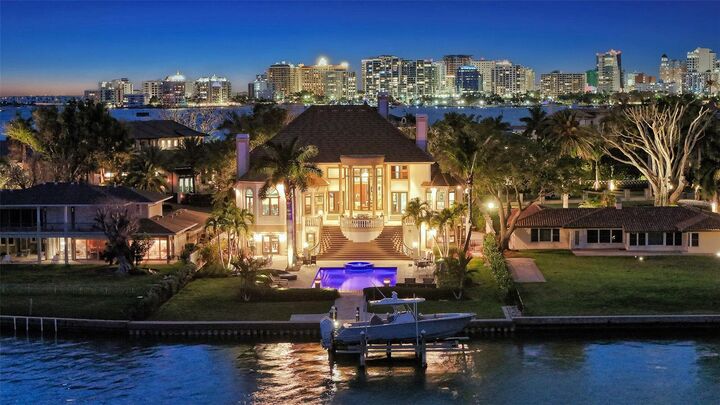 Property Photo: 1240 Hillview Drive FL 34239