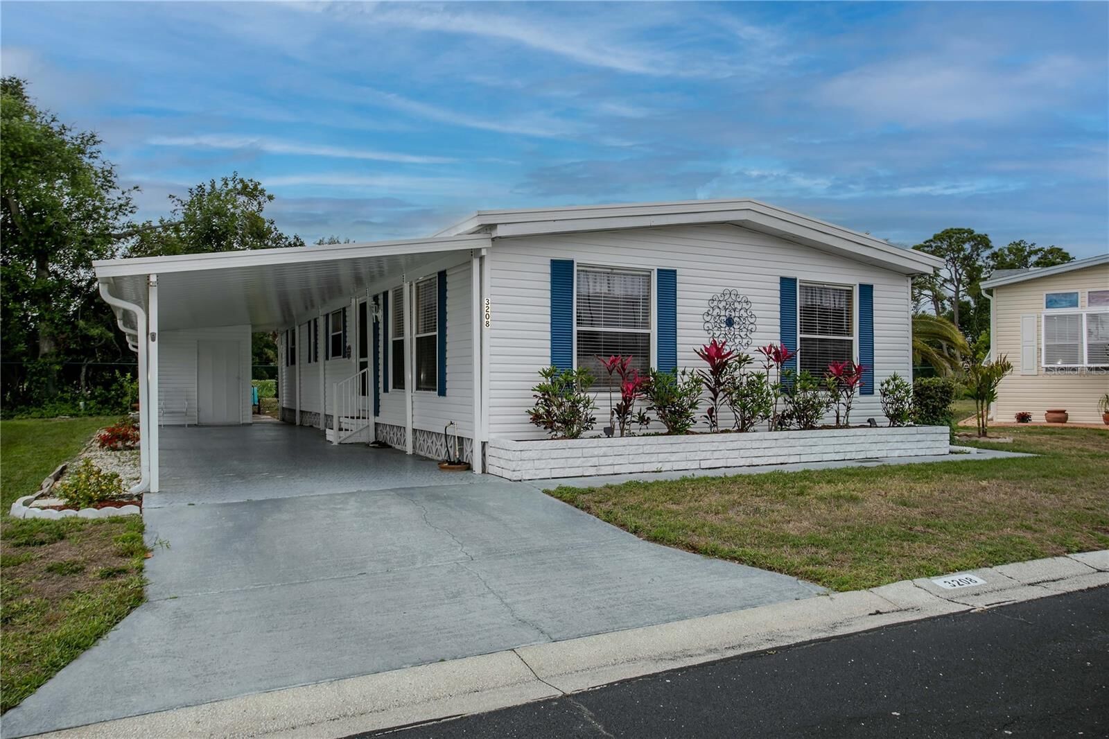 Property Photo:  3208 Oakwood Boulevard S  FL 34237 