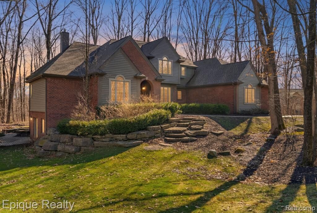 Property Photo:  9155 Kelly Lake Drive  MI 48348 2588 