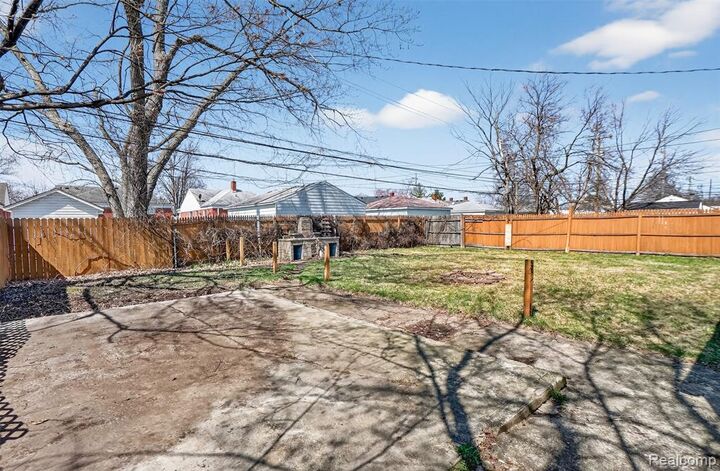 Property Photo:  23131 Lambrecht Avenue  MI 48021 1872 