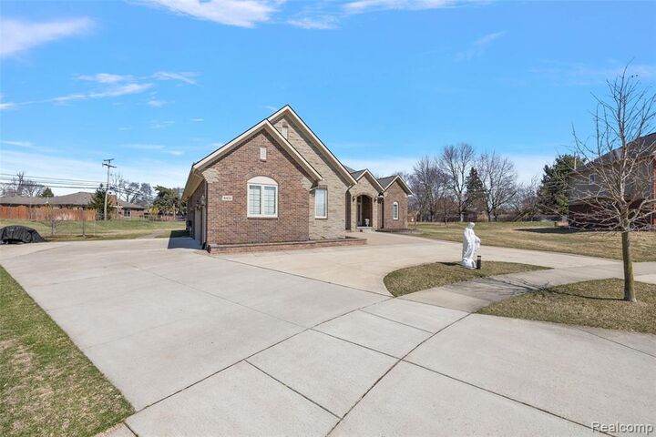 Property Photo: 4411 Forster Lane MI 48316 3856
