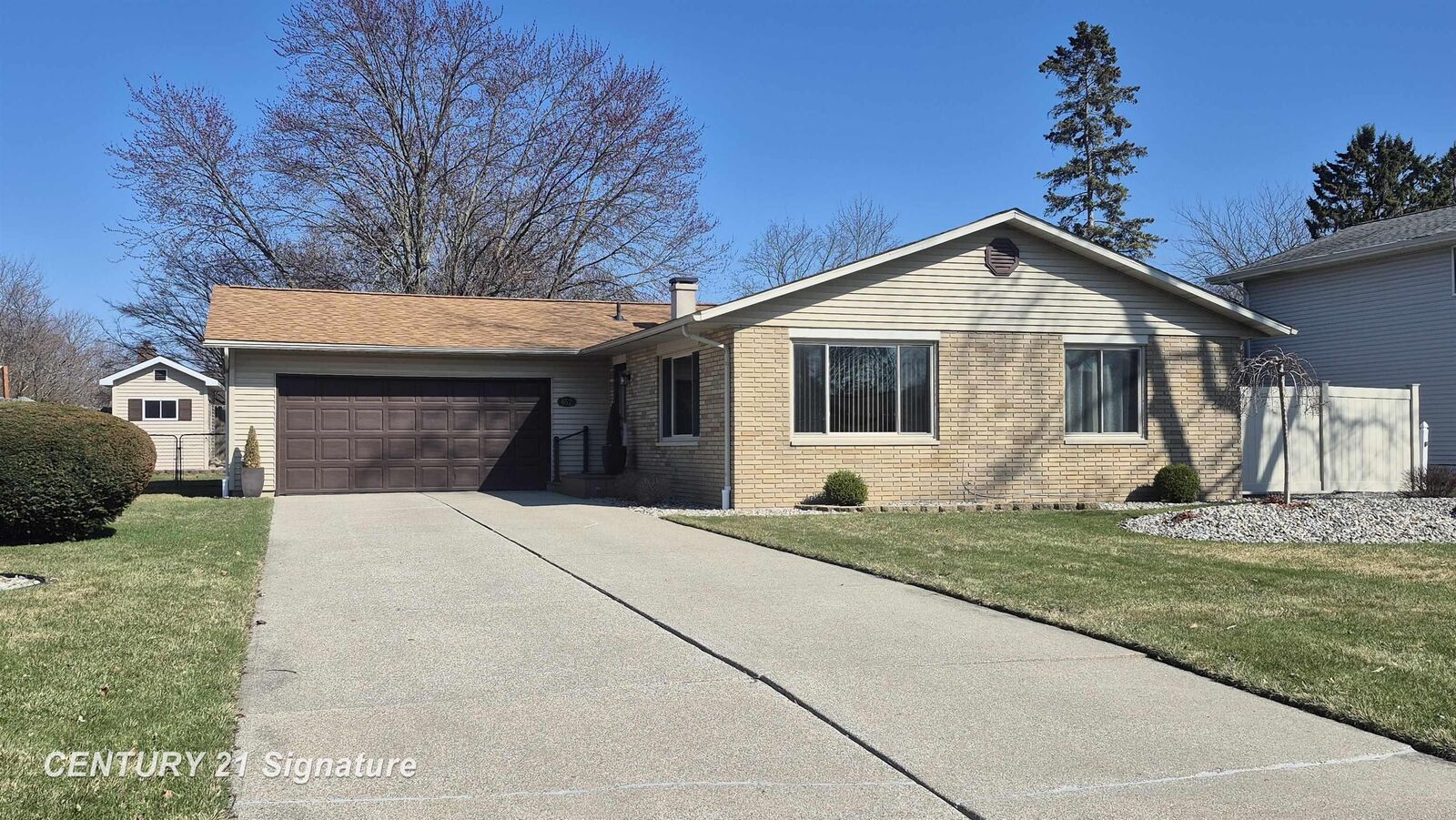 Property Photo:  652 N Frost Drive  MI 48638 
