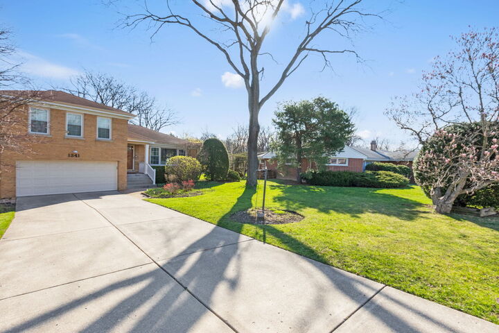 Property Photo:  