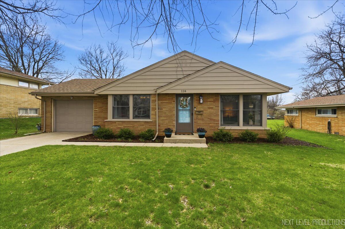 Property Photo:  116 Briar Lane  IL 60542 