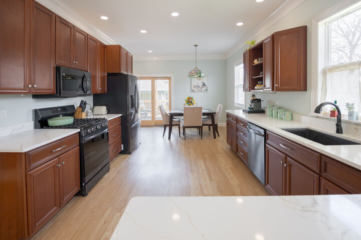 Property Photo:  716 Liberty Street  IL 60118 