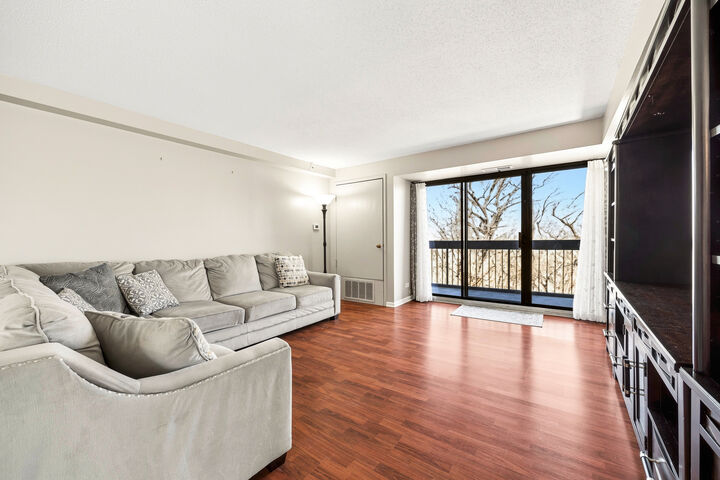 Property Photo:  1800 Huntington Boulevard 412  IL 60169 