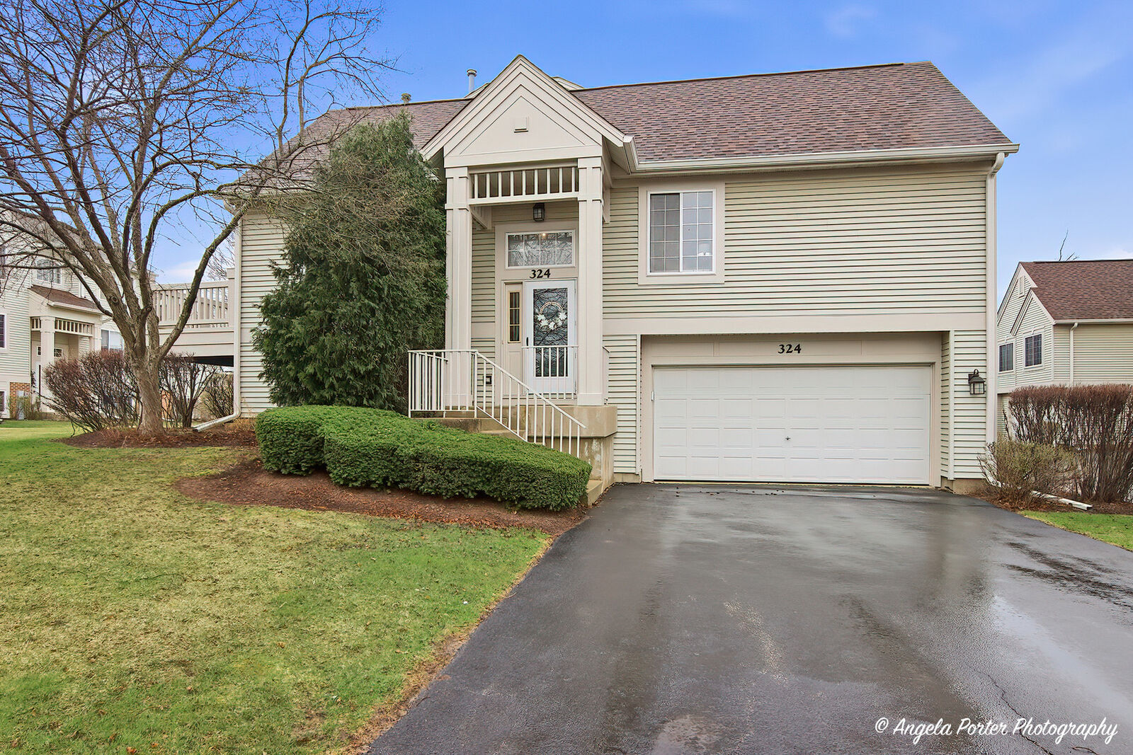 Property Photo:  324 New Haven Drive 324  IL 60013 