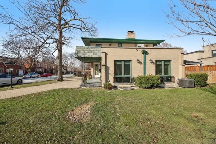 Property Photo:  6601 N Trumbull Avenue  IL 60712 