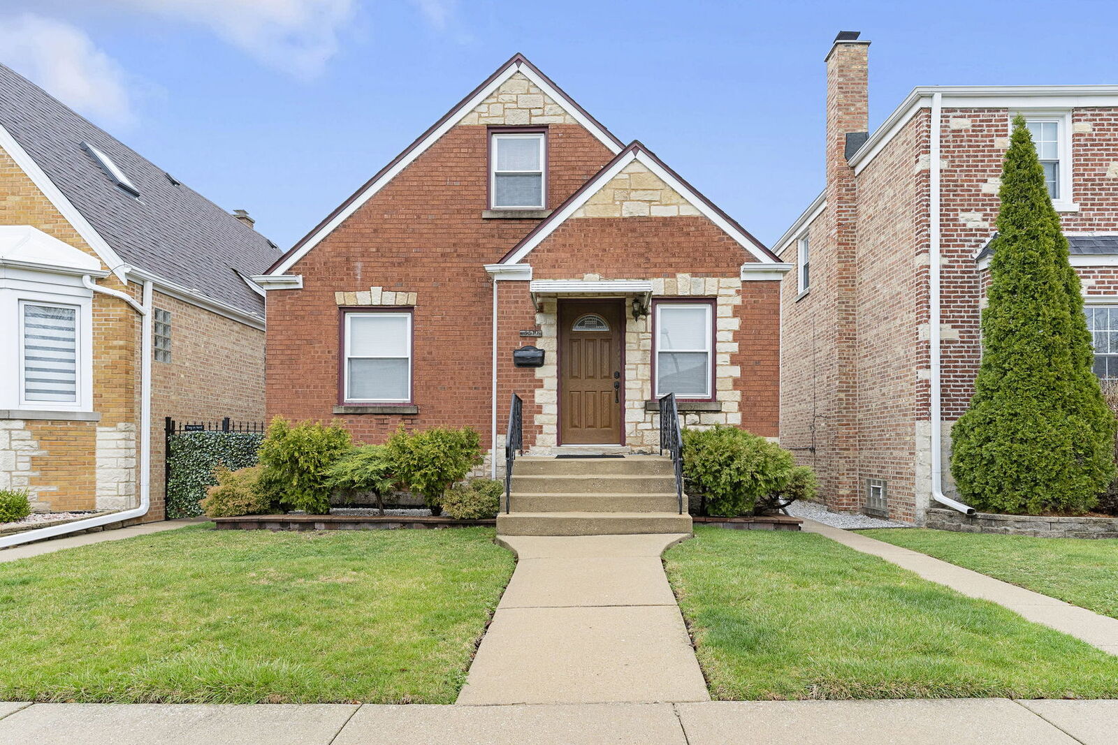 Property Photo:  3519 N Opal Avenue  IL 60634 