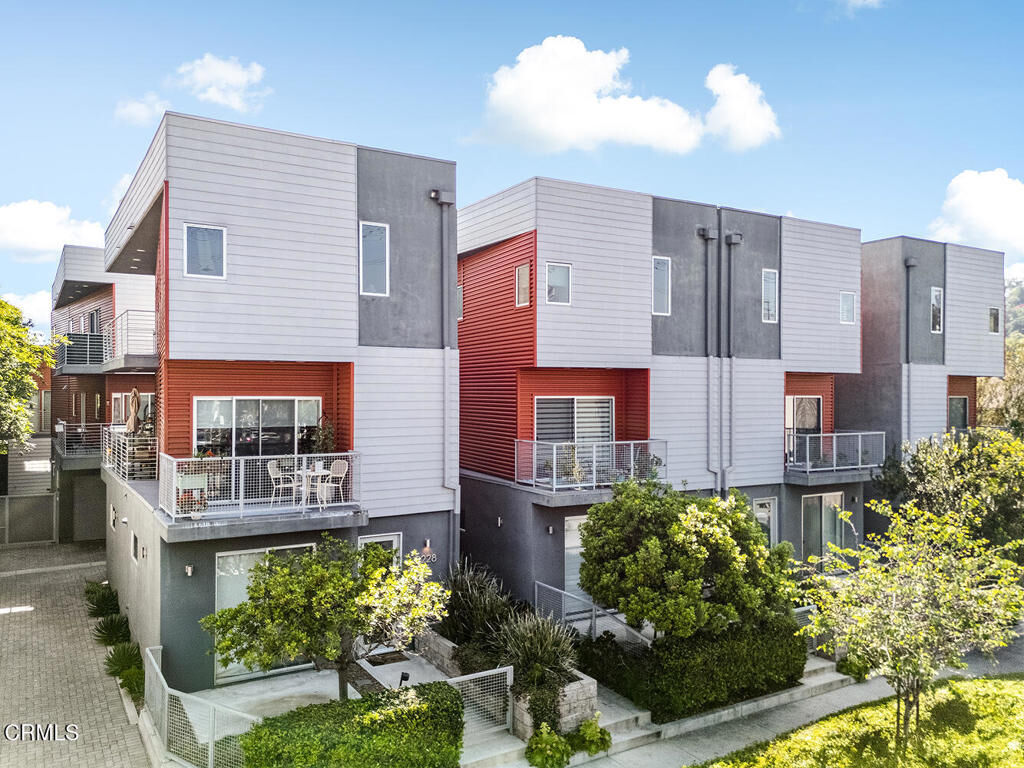 Property Photo:  2222 Strata Lane  CA 90041 