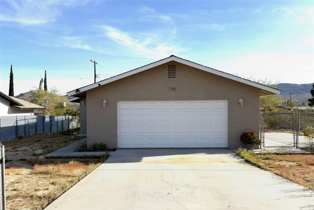 Property Photo:  