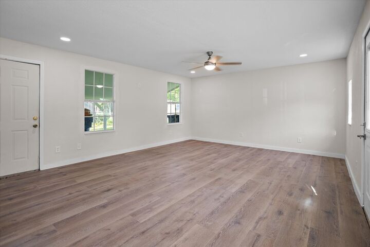 Property Photo:  113 W Linn St  TX 75949 