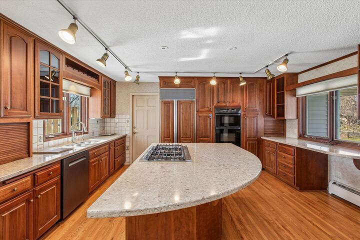 Property Photo:  2201 Tamarack Lane  MN 55337 