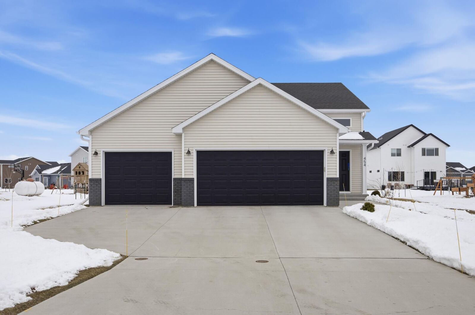 Property Photo:  454 Skylane Street  ND 58051 