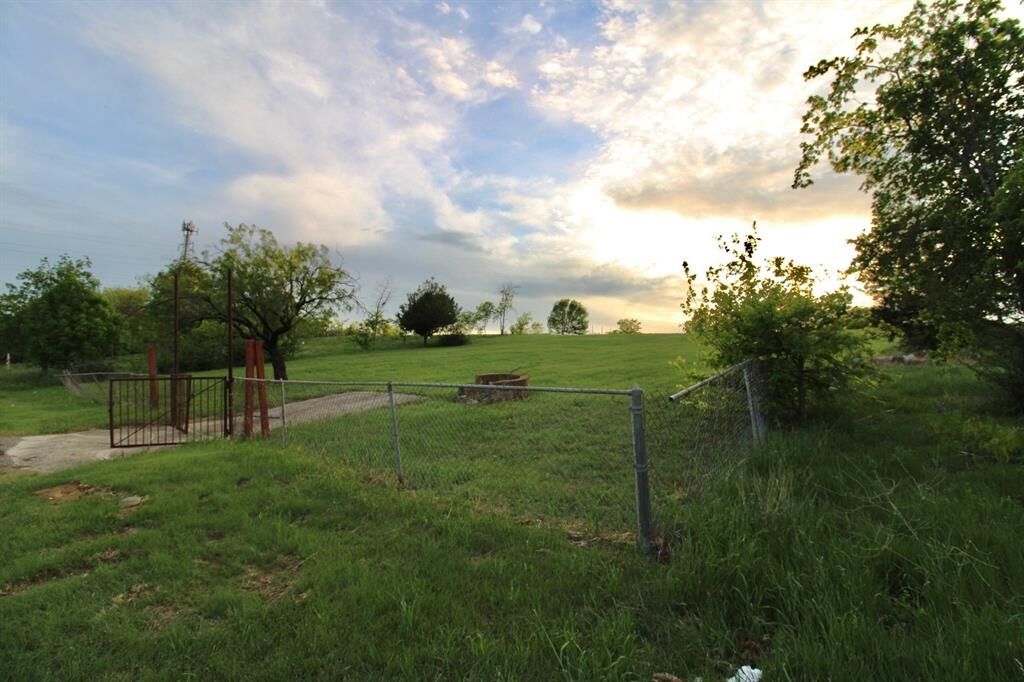 Property Photo:  315 S Army Avenue  TX 75211 