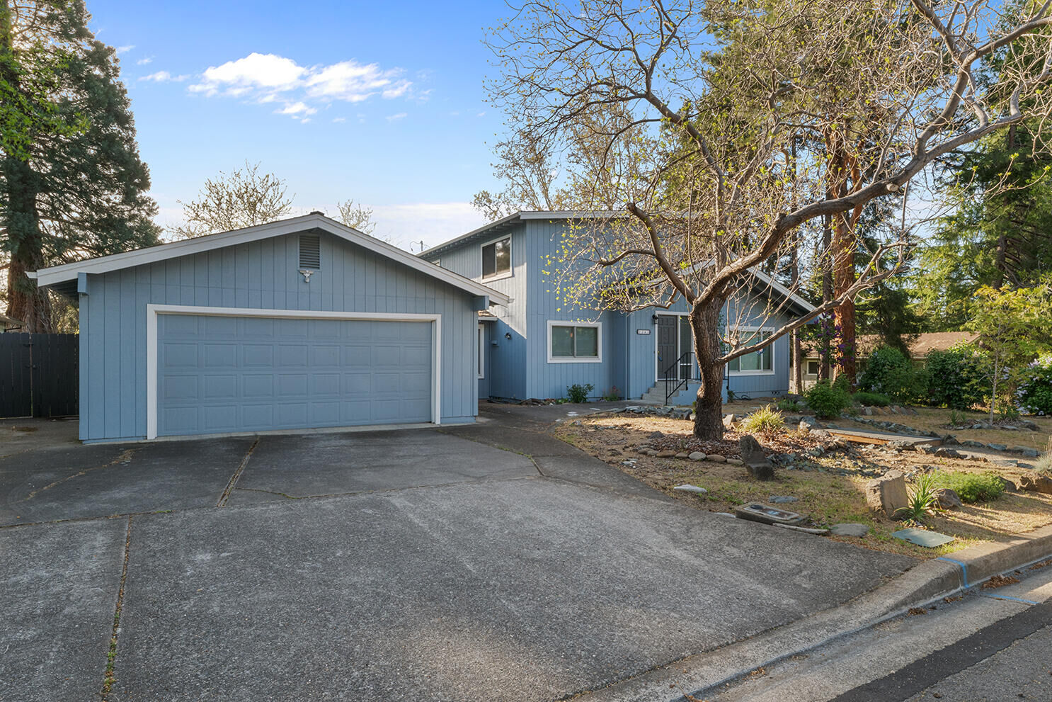 Property Photo: 1245 Valley View Drive OR 97504