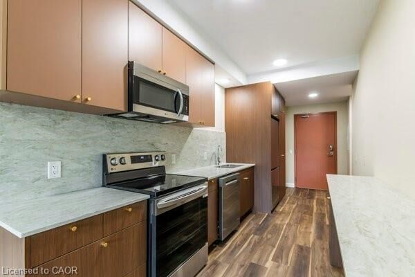 Property Photo:  580 Coldstream Drive 214  ON N2V 2H3 