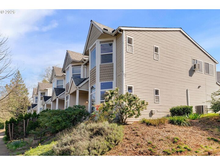 Property Photo:  10324 NE Fargo St  OR 97220 
