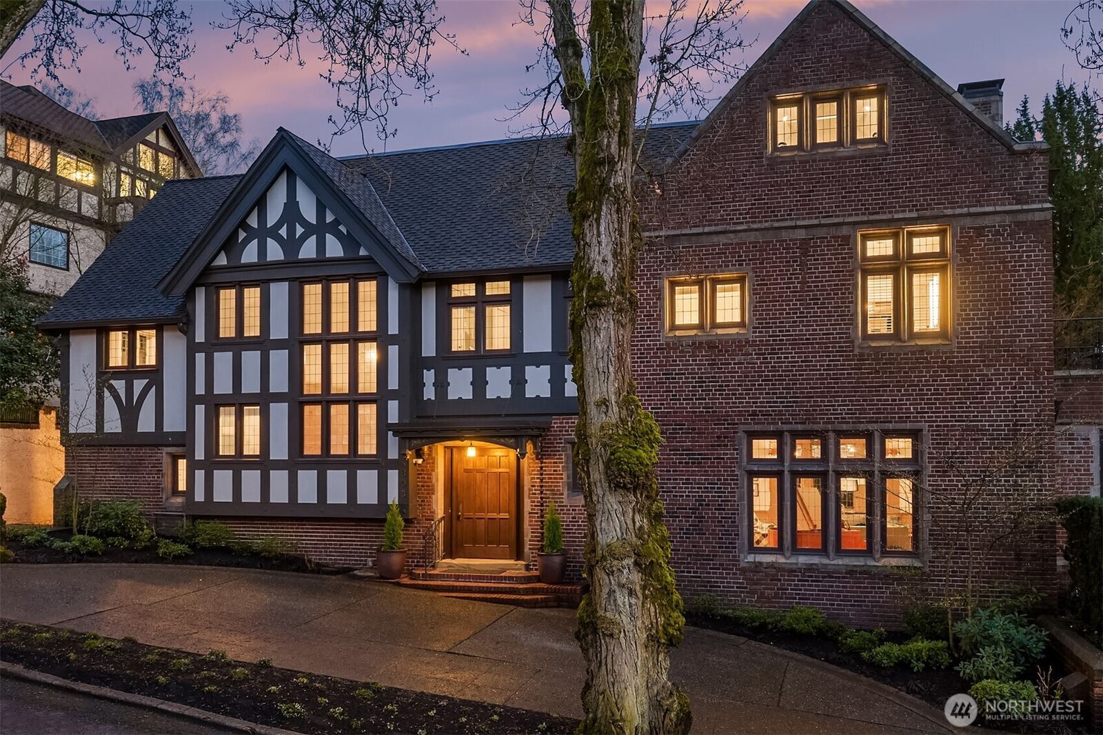 Property Photo:  803 E Prospect Street  WA 98102 