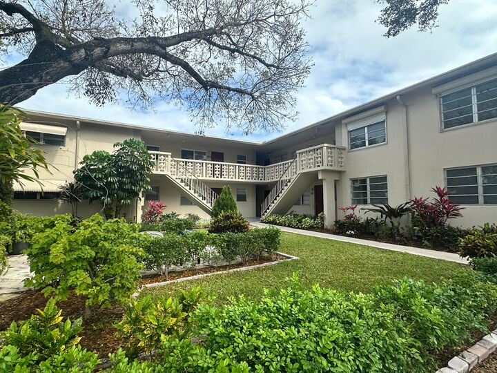 Property Photo:  606 S C Street 201  FL 33460 